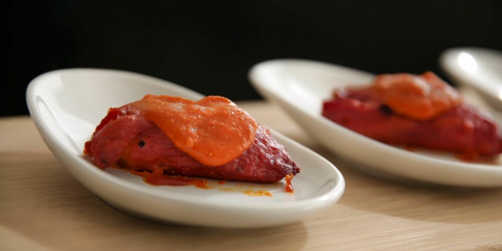 TAPAS: Fylte paprika med paprikasaus. TAPAS: Fylte paprika med paprikasaus.