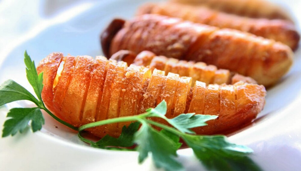 OPPSKRIFT PÅ HASSELBACKPOTETER: Det er så godt at man ikke kan tro det bare er poteter... OPPSKRIFT PÅ HASSELBACKPOTETER: Det er så godt at man ikke kan tro det bare er poteter...