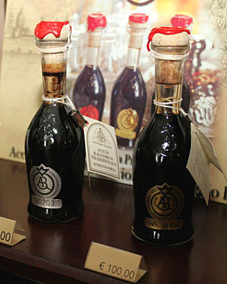 RØDT SEGL: Tradisjonell balsamico fra Reggio Emilia. RØDT SEGL: Tradisjonell balsamico fra Reggio Emilia.