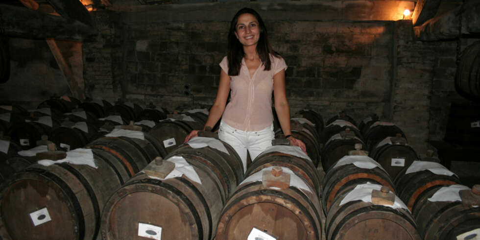 SKATTKAMMER: Donata Venturini viser frem familiens eldgamle acetaia som er et loft for lagring av balsamico. SKATTKAMMER: Donata Venturini viser frem familiens eldgamle acetaia som er et loft for lagring av balsamico.