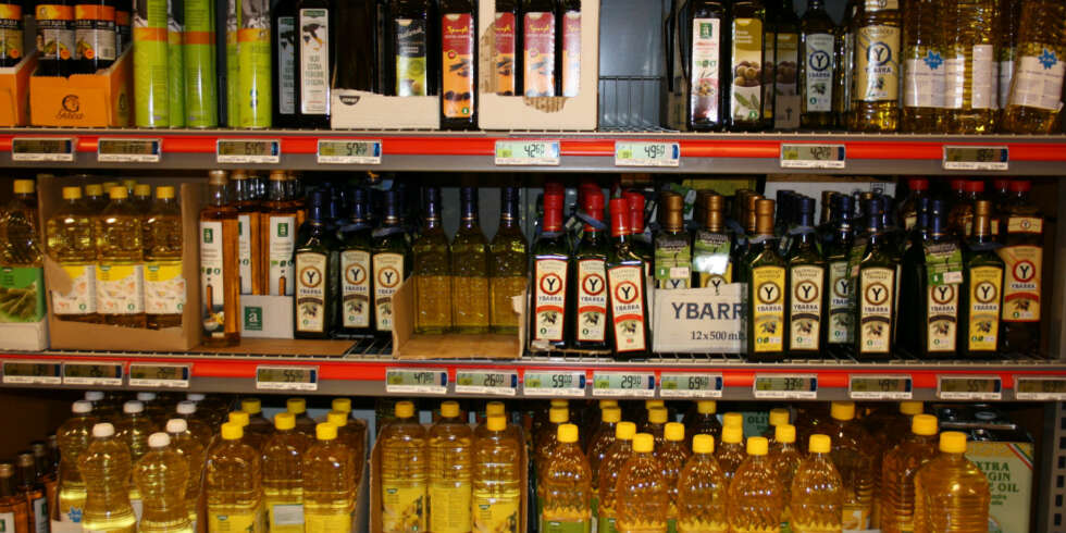 MYE Å VELGE BLANT: Selv i den lokale dagligvarebutikken er hyllene fulle av mange ulike oljer. Men det trenger ikke være så vanskelig å velge rett. MYE Å VELGE BLANT: Selv i den lokale dagligvarebutikken er hyllene fulle av mange ulike oljer. Men det trenger ikke være så vanskelig å velge rett.