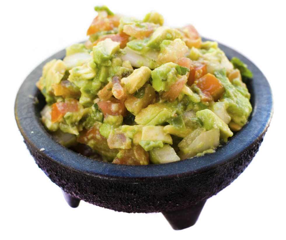 EKTE MEKSIKANSK: Guacamole med tomater og koriander. EKTE MEKSIKANSK: Guacamole med tomater og koriander.