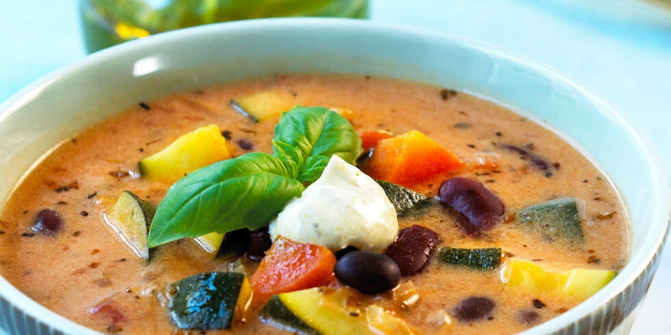 MIDDAGSTIPS: Varm suppe breddfull med vitaminer passer godt nå om høsten. MIDDAGSTIPS: Varm suppe breddfull med vitaminer passer godt nå om høsten.