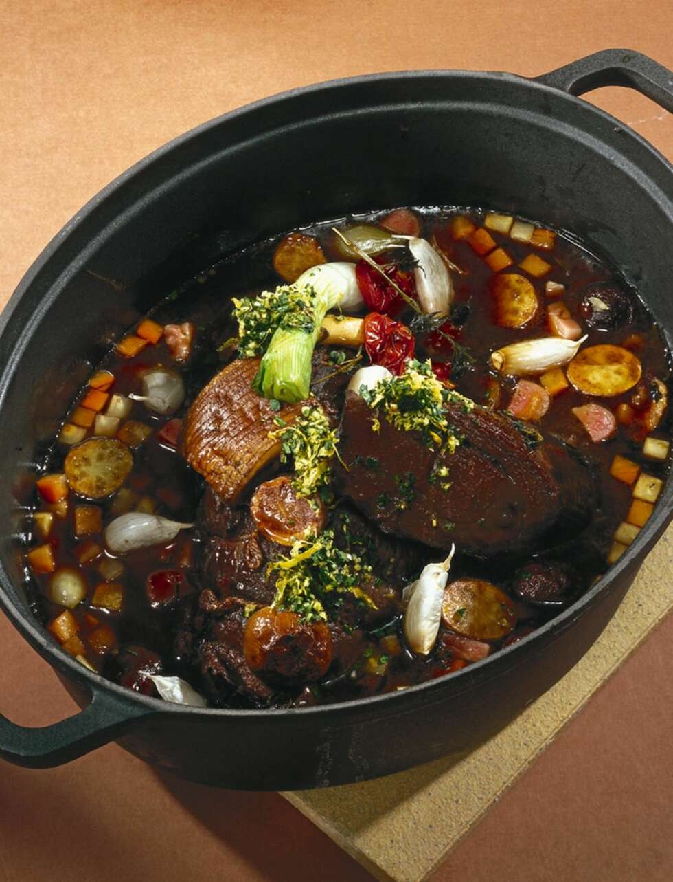 Oppskrifter på elg: Elgstek med sopp, rotgrønnsaker og gremolata Oppskrifter på elg: Elgstek med sopp, rotgrønnsaker og gremolata
