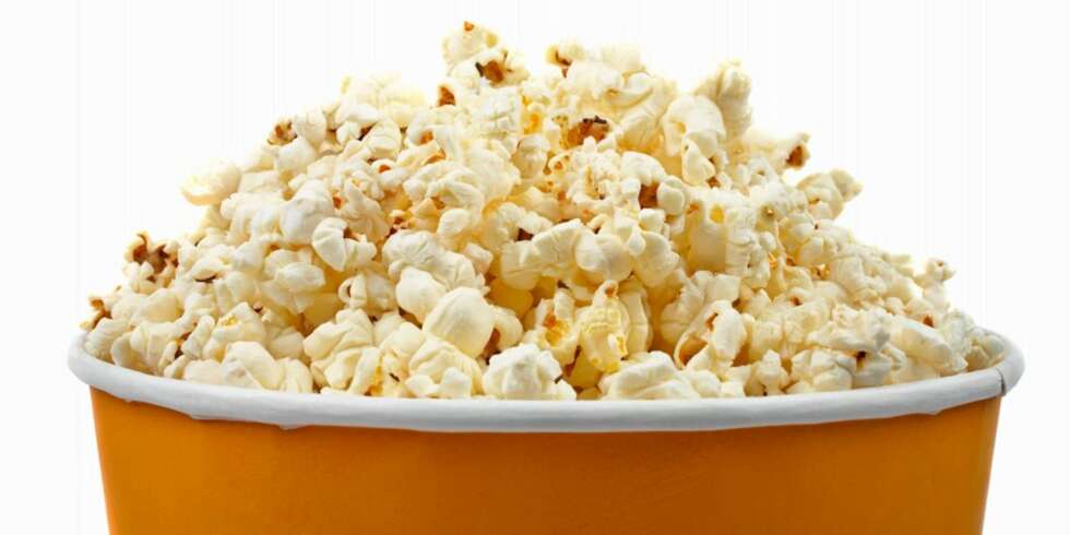 MINIMIZE ME: Popcorn er klarert som helgekos! Det samme er nøtter, skinke og ost. Helgen er reddet! Foto: Crestock MINIMIZE ME: Popcorn er klarert som helgekos! Det samme er nøtter, skinke og ost. Helgen er reddet! Foto: Crestock