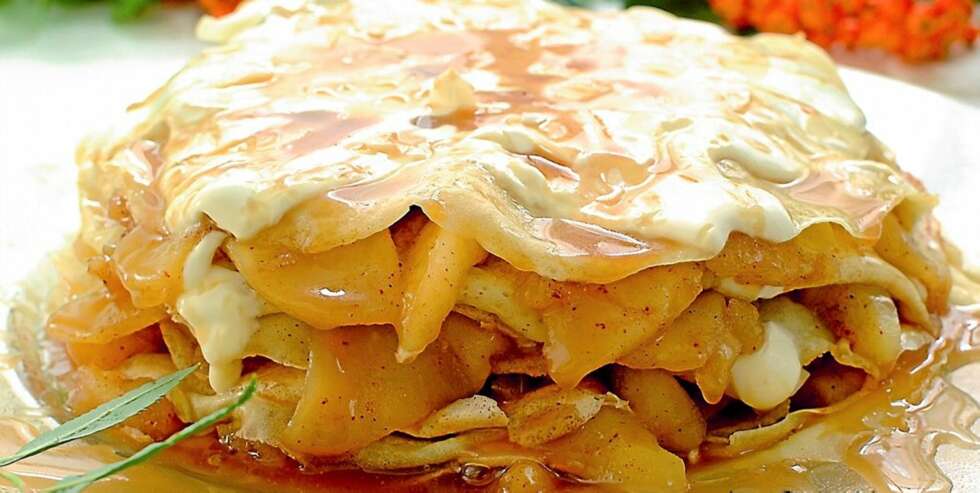 Crêpes med epler og karamellsaus. Foto: Opplysningskontoret for meieriprodukter/Opplysningskontoret for frukt og grønt Astrid Hals/Alf Børjesson Crêpes med epler og karamellsaus. Foto: Opplysningskontoret for meieriprodukter/Opplysningskontoret for frukt og grønt Astrid Hals/Alf Børjesson