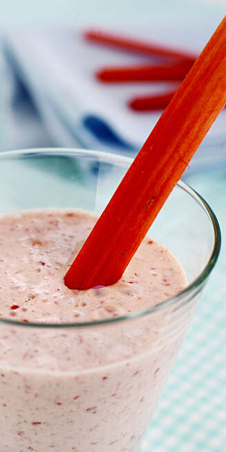 SHAKE IT: Miks en milkshake med jordbær og rabarbra i sommer. SHAKE IT: Miks en milkshake med jordbær og rabarbra i sommer.
