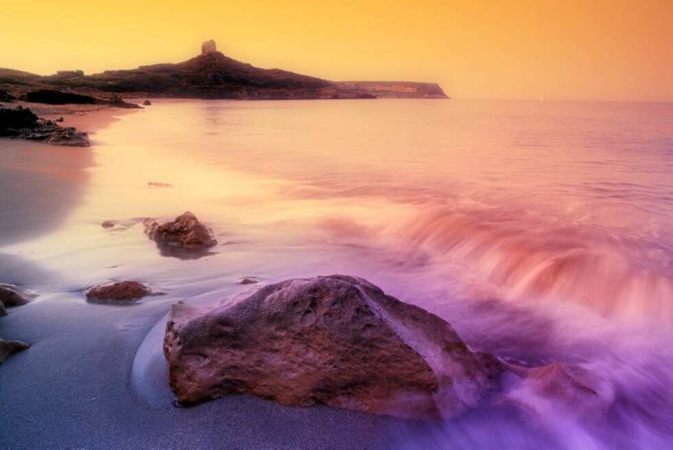 SOLOPPGANG: Finnes det noe vakrere enn soloppgangen på en ensom strand i Sardinia? SOLOPPGANG: Finnes det noe vakrere enn soloppgangen på en ensom strand i Sardinia?