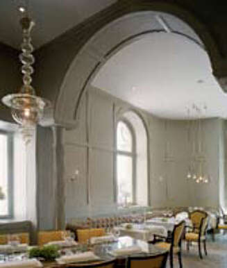 Slik ser restauranten i Stockholm som nå har fått to stjerner i Michelin-guiden. Slik ser restauranten i Stockholm som nå har fått to stjerner i Michelin-guiden.