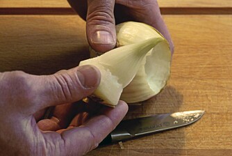 LØFT AV: Løft av lokket, da følger kjernen med. LØFT AV: Løft av lokket, da følger kjernen med.