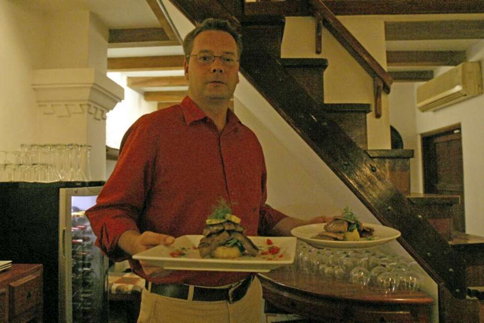 GOURMET: - Hva med kalvehjerne, spør Frederic Dionne-Vachon, eier av restauranten Le Silapa GOURMET: - Hva med kalvehjerne, spør Frederic Dionne-Vachon, eier av restauranten Le Silapa