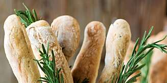 ROSMARINBRØD: Godt til vinterens gryter og supper. ROSMARINBRØD: Godt til vinterens gryter og supper.