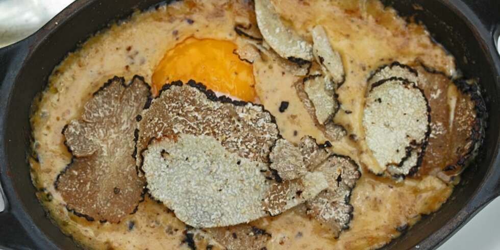 RESTAURANT I PROVENCE: En lekker panne med brouillade, egg som er rørt sakte rundt i vannbad, smaksatt med trøfler. RESTAURANT I PROVENCE: En lekker panne med brouillade, egg som er rørt sakte rundt i vannbad, smaksatt med trøfler.