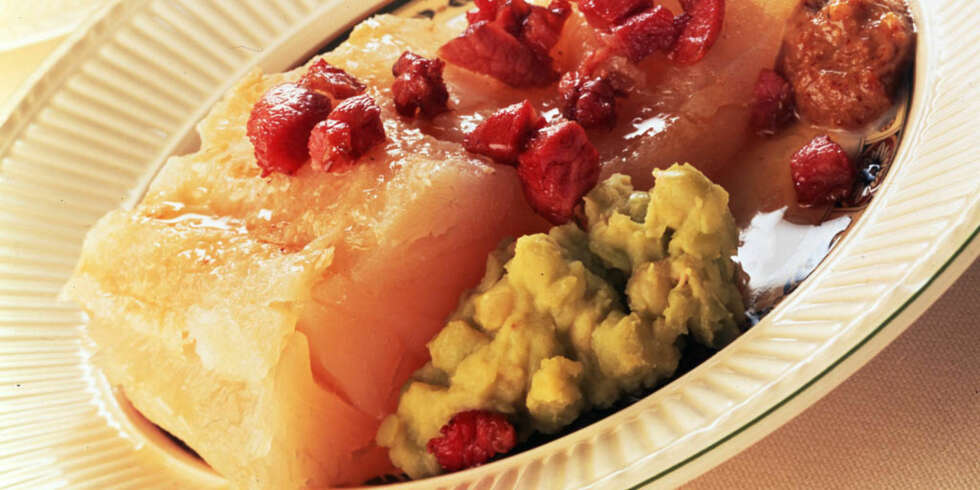 KULTFISK: I disse dager samles elskerne til et durabelig måltid lutefisk. KULTFISK: I disse dager samles elskerne til et durabelig måltid lutefisk.