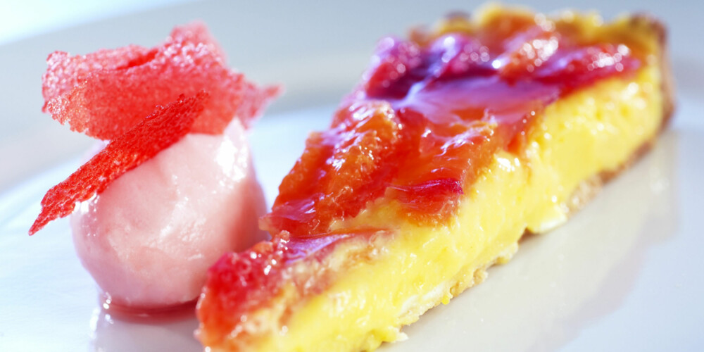 DESSERT: Blodappelsinterte med sorbet. DESSERT: Blodappelsinterte med sorbet.