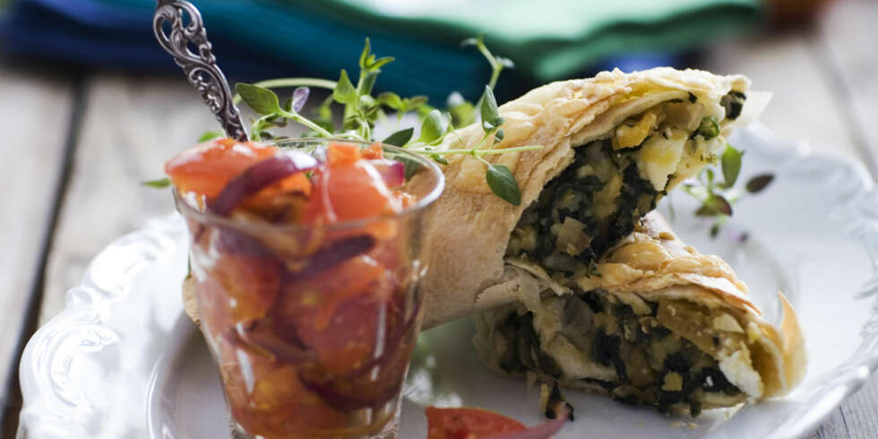 LØRDAGSGODT: Burritos med linser og fetaost, servert med tomatsalsa. LØRDAGSGODT: Burritos med linser og fetaost, servert med tomatsalsa.