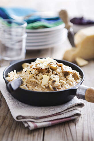 ITALIENSK: Sopprisotto med selleri og epler. ITALIENSK: Sopprisotto med selleri og epler.