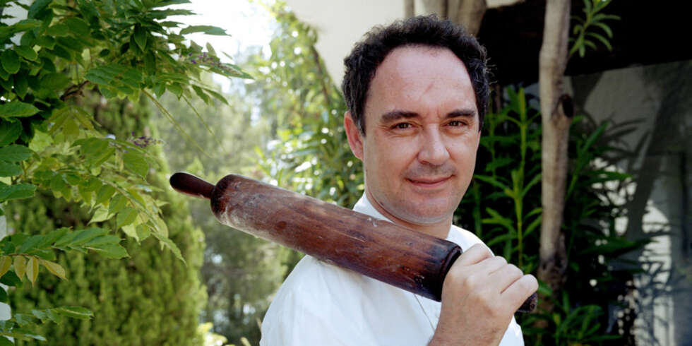 Slik ser han ut, mannen som ofte omtales som sjefen i verdens beste kjøkken, på restaurant El Bulli utenfor Barcelona. Han er selvskreven gjest på matmessen Madrid Fusion. Slik ser han ut, mannen som ofte omtales som sjefen i verdens beste kjøkken, på restaurant El Bulli utenfor Barcelona. Han er selvskreven gjest på matmessen Madrid Fusion.