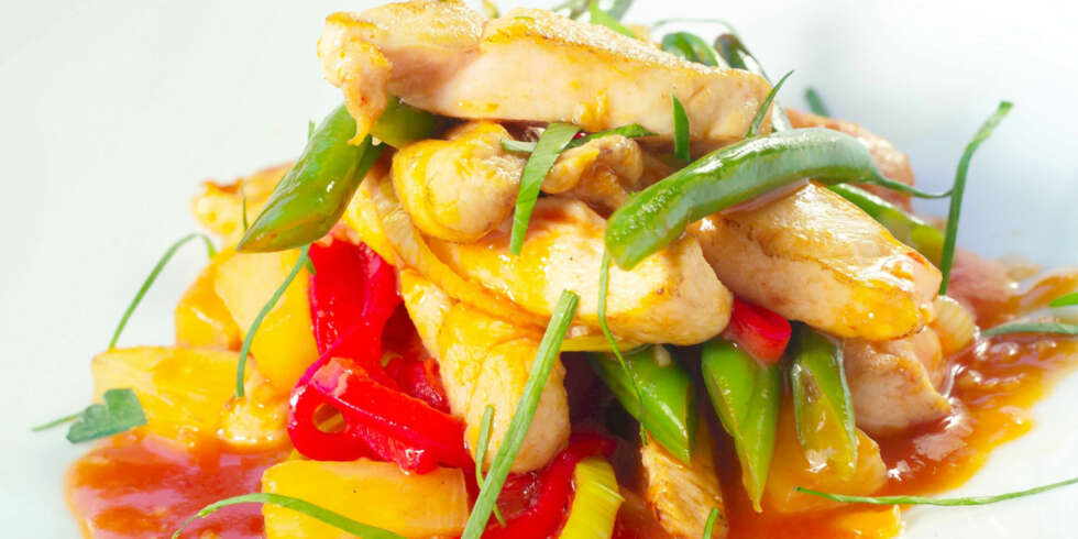 WOK: Kylling med spretne grønnsaker og sursøt saus. WOK: Kylling med spretne grønnsaker og sursøt saus.