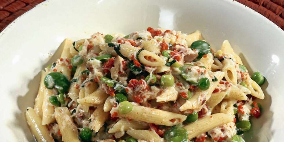 KRABBEPASTA: Krabbekjøtt med pasta blir "krabbonara". Foto: Christian Brun KRABBEPASTA: Krabbekjøtt med pasta blir "krabbonara". Foto: Christian Brun