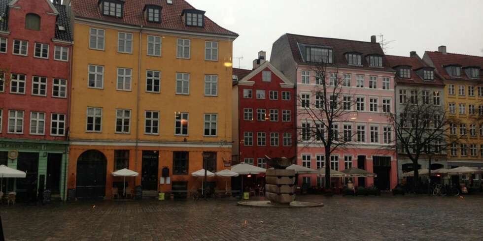 FROKOST I KØBENHAVN: Utsikt fra Bistro Huks Fluks mot Gråbrødretorv. FROKOST I KØBENHAVN: Utsikt fra Bistro Huks Fluks mot Gråbrødretorv.