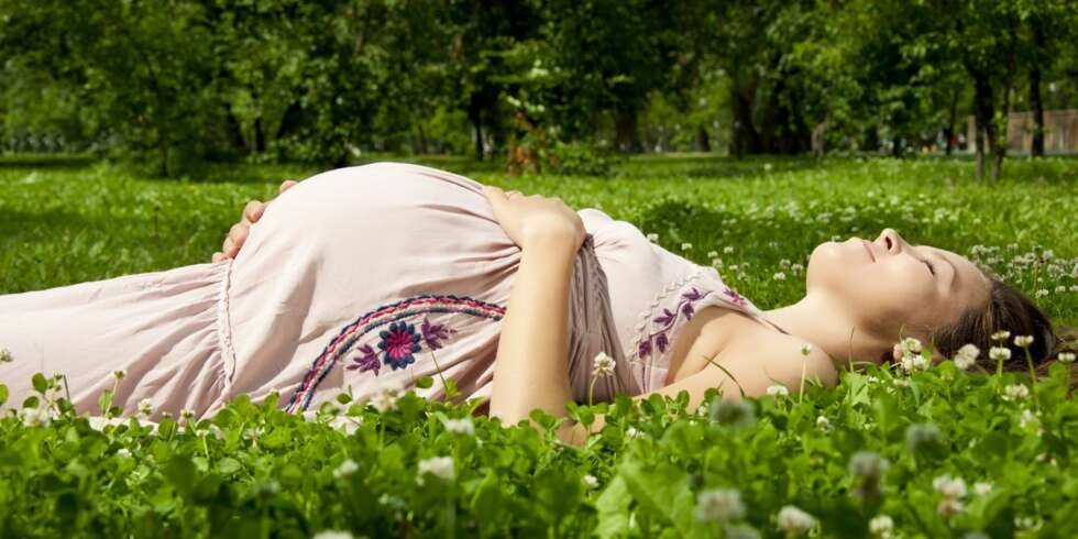 NYT SOMMMEREN: Sol og varme kan være en utfordring når man er gravid, men samtidig er det deillig å slippe varme vinterklær. NYT SOMMMEREN: Sol og varme kan være en utfordring når man er gravid, men samtidig er det deillig å slippe varme vinterklær.