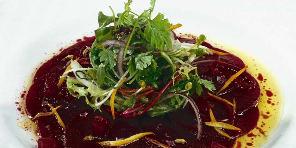 GOD HØST: Rødbetecarpaccio med salat og vinaigrette. Foto: Christian Brun GOD HØST: Rødbetecarpaccio med salat og vinaigrette. Foto: Christian Brun