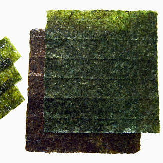 NORI: Tørkede ark av tang, som blant annet blir brukt i makiruller, en type sushi. NORI: Tørkede ark av tang, som blant annet blir brukt i makiruller, en type sushi.