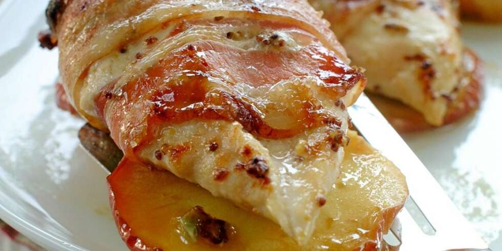 DAGENS MIDDAGSTIPS: Kyllingfilet med eple og bacon. Foto: Opplysningskontoret for egg og hvitt kjøtt/Astrid Hals DAGENS MIDDAGSTIPS: Kyllingfilet med eple og bacon. Foto: Opplysningskontoret for egg og hvitt kjøtt/Astrid Hals