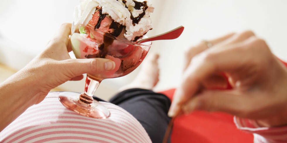 CRAVINGS: Cravings, også kalt pica, er et velkjent fenomen. I takt med at magen vokser utvikler mange trangen til å spise eller lukte på ting. CRAVINGS: Cravings, også kalt pica, er et velkjent fenomen. I takt med at magen vokser utvikler mange trangen til å spise eller lukte på ting.