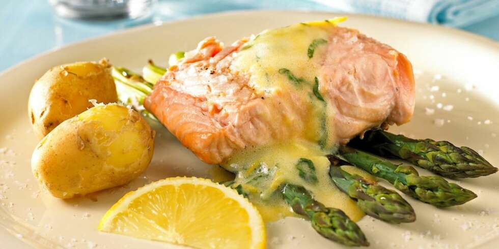 MIDDAGSTIPS: Laks med asparges og bearnés. Foto: Godfisk/Alf Børjesson MIDDAGSTIPS: Laks med asparges og bearnés. Foto: Godfisk/Alf Børjesson