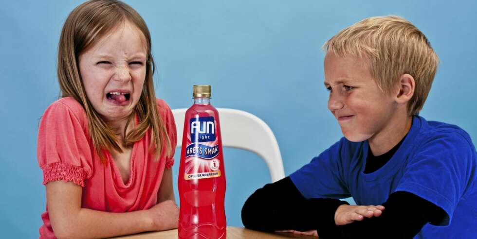 FYSJ: Lettsaft uten sukker smakte ikke noe godt, synes Agnes og Henrik. FYSJ: Lettsaft uten sukker smakte ikke noe godt, synes Agnes og Henrik.