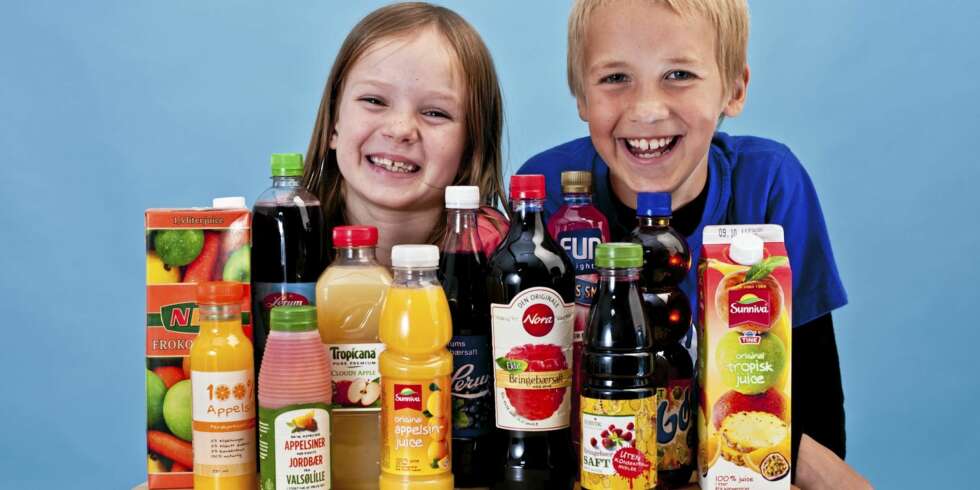 DRIKKETEST: Agnes Broli-Skjærvik (8) og Henrik Fjeld (9) fant sine saft- og juicefavoritter. DRIKKETEST: Agnes Broli-Skjærvik (8) og Henrik Fjeld (9) fant sine saft- og juicefavoritter.