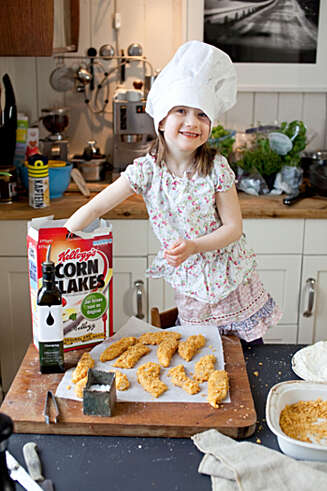 CORN FISH: Fiskepinner rullet i cornflakes? Knallgodt! CORN FISH: Fiskepinner rullet i cornflakes? Knallgodt!