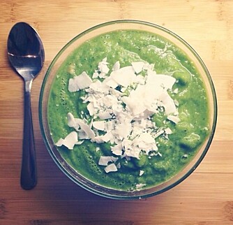 GRØNN SMOOTHIE: En forfriskende smoothie er godt både til frokost og som tilbehør til annen mat. Foto: Lisa Westgaard. GRØNN SMOOTHIE: En forfriskende smoothie er godt både til frokost og som tilbehør til annen mat. Foto: Lisa Westgaard.