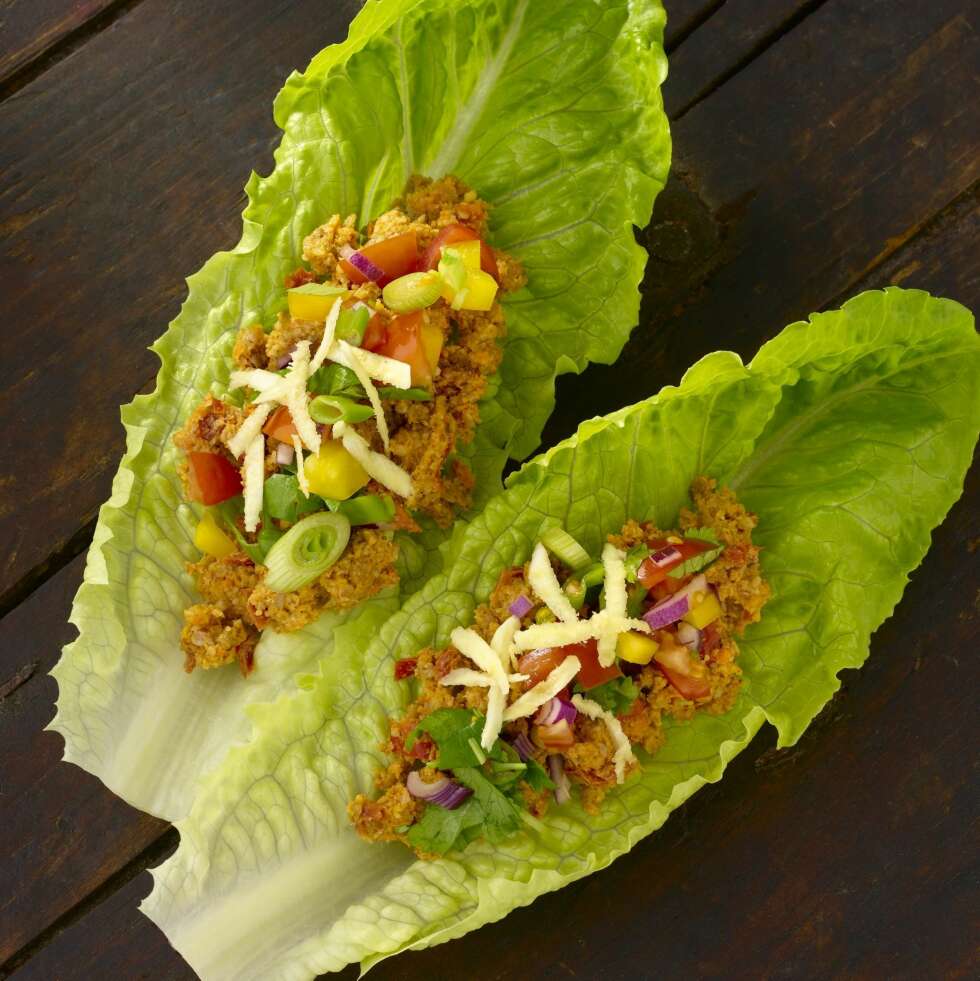 TACO PÅ RAWFOOD-VIS: Du må ikke lage tradisjonell taco for å ha noe godt å kose deg med på fredagskvelden. Foto: Lisa Westgaard. TACO PÅ RAWFOOD-VIS: Du må ikke lage tradisjonell taco for å ha noe godt å kose deg med på fredagskvelden. Foto: Lisa Westgaard.