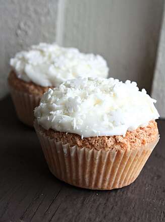 CUPCAKES: Cupcakes med kokosmakron. CUPCAKES: Cupcakes med kokosmakron.