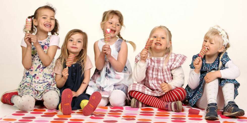 ISTID: Nora, Lykke, Anne Sofie, Juni og Anna digger is, og takket være istesten vår fikk de spise mange forskjellige. ISTID: Nora, Lykke, Anne Sofie, Juni og Anna digger is, og takket være istesten vår fikk de spise mange forskjellige.