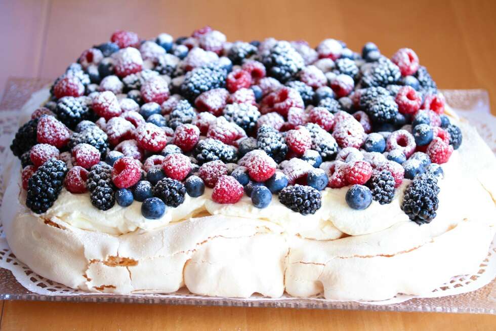 PAVLOVA: Pavlova er en festkake som passer perfekt i mai. PAVLOVA: Pavlova er en festkake som passer perfekt i mai.