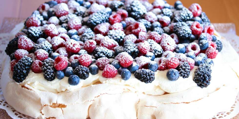 PAVLOVA: Én av fem festkaker som passer perfekt til nasjonaldagen. PAVLOVA: Én av fem festkaker som passer perfekt til nasjonaldagen.