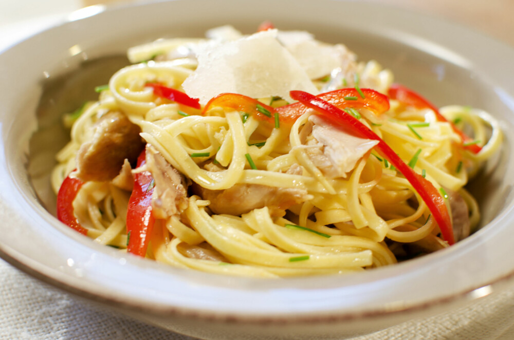 ENKELT OG GODT: Kjempegod spagetti med hvitløk og kylling. ENKELT OG GODT: Kjempegod spagetti med hvitløk og kylling.