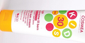 BEST I TEST: Barnesolkremen Cosmea kommer på delt førsteplass i vår test. BEST I TEST: Barnesolkremen Cosmea kommer på delt førsteplass i vår test.