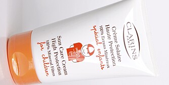 PROBLEMATISK PARFYME: Solkremen fra Clarins kan være allergifremkallende. PROBLEMATISK PARFYME: Solkremen fra Clarins kan være allergifremkallende.