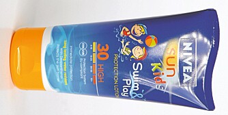 LITT AV ALT: Sun Kid Swim & Play inneholder allergifremkallende, hormonforstyrrende og miljøbelastende stoffer. LITT AV ALT: Sun Kid Swim & Play inneholder allergifremkallende, hormonforstyrrende og miljøbelastende stoffer.