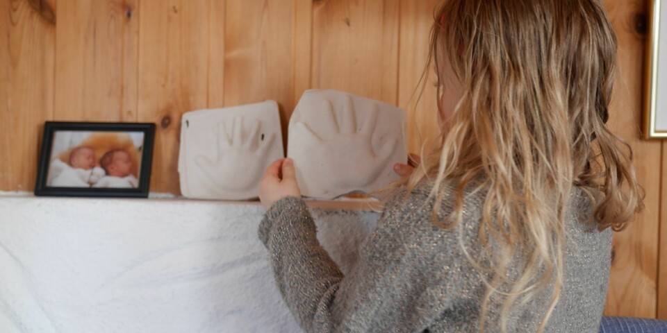 HÅNDAVTRYKK OG BARN: Gipsavstøpningen av babyen eller barnet er stas å ha stående fremme. HÅNDAVTRYKK OG BARN: Gipsavstøpningen av babyen eller barnet er stas å ha stående fremme.