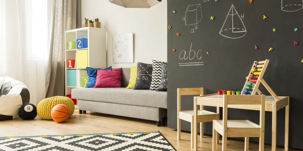 INNREDE BARNEROM: Trenger du tips til hvordan du innreder et barnerom som faktisk faller i smak hos barnet? Bruk spennende elementer, som veggdekor, flyttbare møbler, wallstickers og kontrastfarger. Foto: Gettyimages.com. INNREDE BARNEROM: Trenger du tips til hvordan du innreder et barnerom som faktisk faller i smak hos barnet? Bruk spennende elementer, som veggdekor, flyttbare møbler, wallstickers og kontrastfarger. Foto: Gettyimages.com.