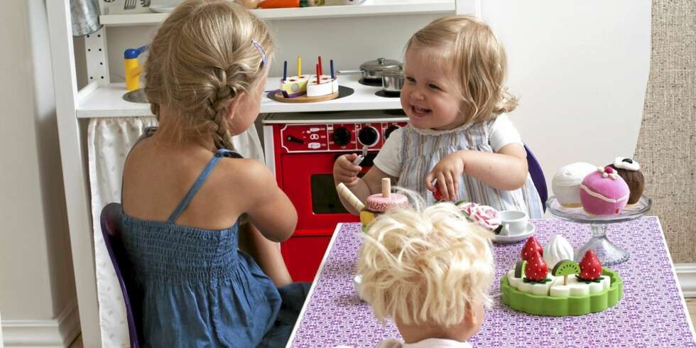 INSPIRASJON TIL JENTEROMMET: Hent inspirasjon hvorvidt gjelder innredningen av jenterommet, ved å ta en titt på rommet til Nora (6) og Mia (2). FOTO: Bjørg Hexeberg Staveli. INSPIRASJON TIL JENTEROMMET: Hent inspirasjon hvorvidt gjelder innredningen av jenterommet, ved å ta en titt på rommet til Nora (6) og Mia (2). FOTO: Bjørg Hexeberg Staveli.