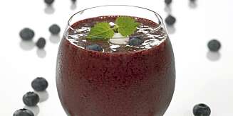 BLÅBÆRSMOOTHIE: Deilig smoothie proppet med sunne ingredienser. BLÅBÆRSMOOTHIE: Deilig smoothie proppet med sunne ingredienser.