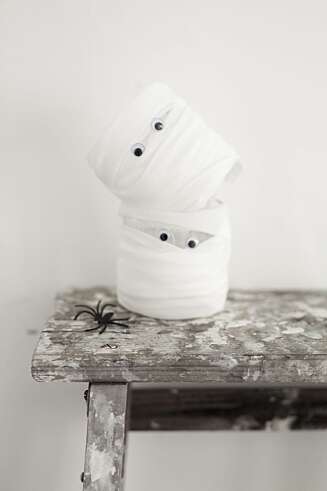 HALLOWEEN MED BARN: Lysende spøkelser til halloweenpynt er superenkelt for barna å lage. HALLOWEEN MED BARN: Lysende spøkelser til halloweenpynt er superenkelt for barna å lage.