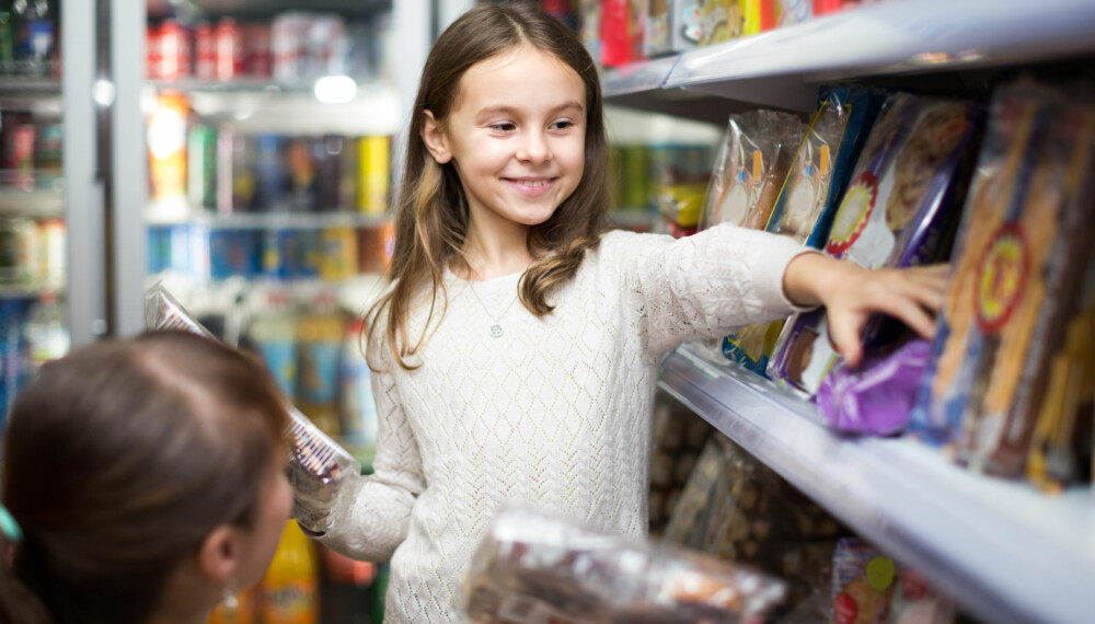 MATBUDSJETT: Hvor mye bruker din familie på mat i måneden? Ifølge Sifos referansebudsjett trenger en familie på 4 personer cirka 8600 kroner til mat og drikke. Foto: Gettyimages.com MATBUDSJETT: Hvor mye bruker din familie på mat i måneden? Ifølge Sifos referansebudsjett trenger en familie på 4 personer cirka 8600 kroner til mat og drikke. Foto: Gettyimages.com